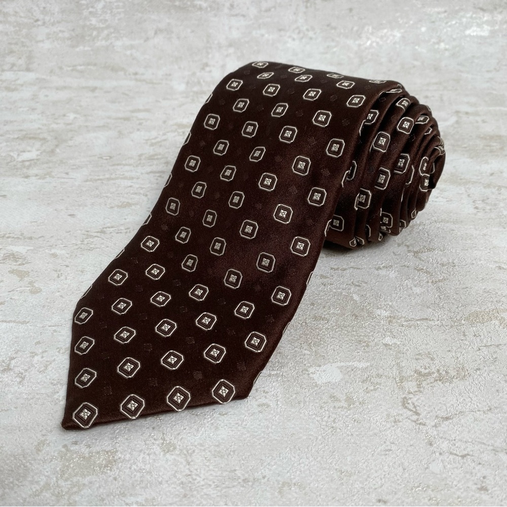 NWT Brioni Woven Italian 100% Silk Brown
Square Neck Tie.